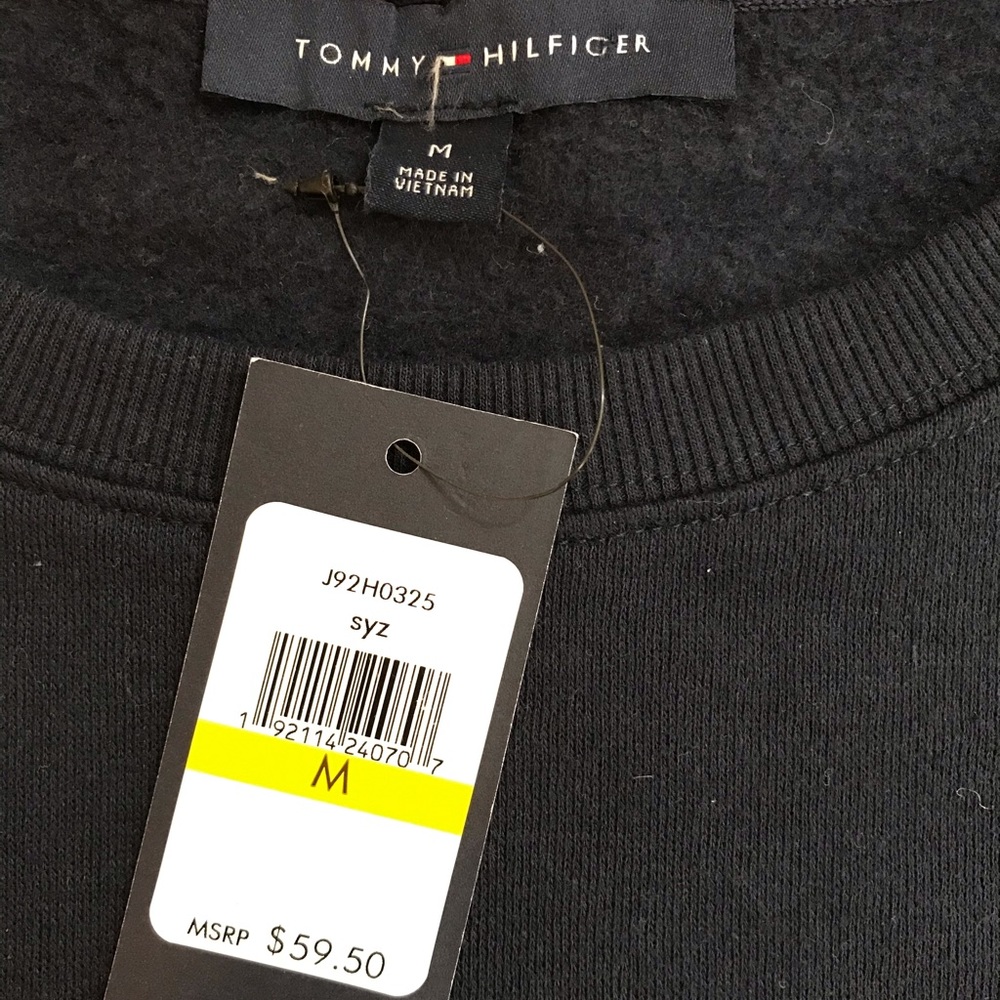 NEW WITH TAGS Tommy Hilfiger Sweatshirt - Picture 3 of 3